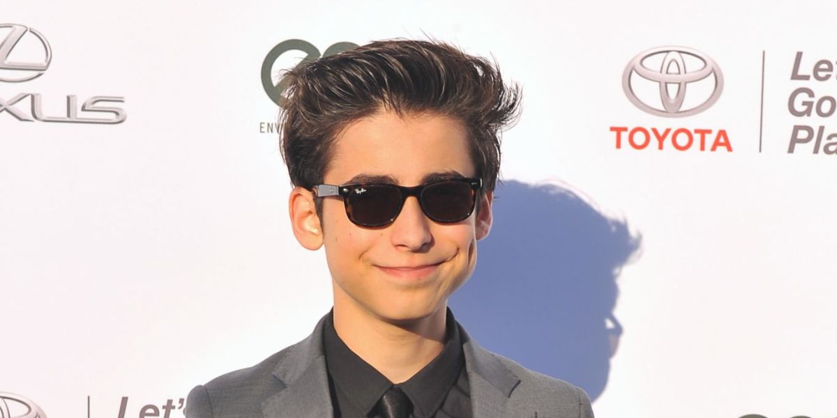 Young Aidan Gallagher was seen wearing tortoiseshell Ray-Ban Kids New Wayfarer RJ 9052S 152/73 Childs Frame sunglasses at the Environmental Media Association's 27th Annual EMA Awards in Santa Monica, September 2017. Shop online now on Pretavoir