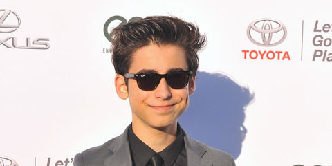 Young Aidan Gallagher was seen wearing tortoiseshell Ray-Ban Kids New Wayfarer RJ 9052S 152/73 Childs Frame sunglasses at the Environmental Media Association's 27th Annual EMA Awards in Santa Monica, September 2017. Shop online now on Pretavoir