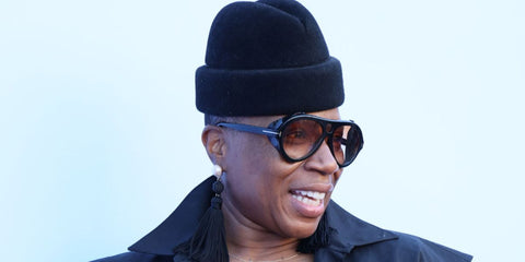 Actress Aisha Hinds was seen wearing black Tom Ford Neughman TF882 01B sunglasses with brown gradient lenses at Pasadena Playhouse, March 2022. Shop online now on Pretavoir