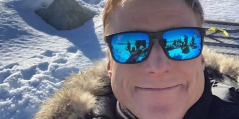 Actor Alan Tudyk was seen wearing Oakley Holbrook XXL OO9487 05 Prizm sunglasses in his Facebook post. Shop online now on Pretavoir