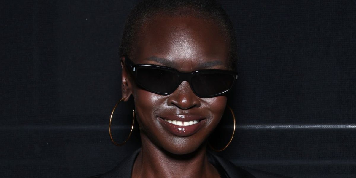 Supermodel Alek Wek was seen wearing black Saint Laurent Sun SL 634 Nova 001 sunglasses at the Saint Laurent Spring/Summer 2024 fashion show during Paris Fashion Week. Shop online now on Pretavoir