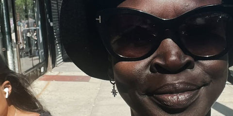 Supermodel Alek Wek was seen wearing black Tom Ford Cara TF940 01B sunglasses with grey gradient lenses in her Instagram post, February 2025. Shop online now on Pretavoir