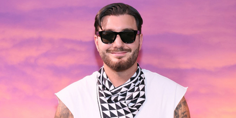 Swedish DJ and producer Alesso was seen wearing black Ray-Ban Wayfarer Reverse RB R0502S 6677/VR sunglasses at the YouTube + Coachella 2025. Shop online now on Pretavoir