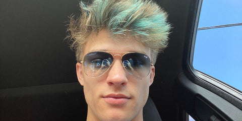 Canadian singer Alex Sampson was seen wearing arista gold Ray-Ban Aviator Metal II RB 3689 001/GD sunglasses with blue gradient lenses in his social media post