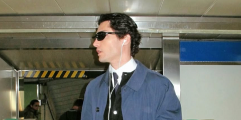 Spanish model and actor Alex Sanchez de Mora was seen wearing black Prada PR A26S 1AB60G sunglasses in his Instagram post, December 2025.