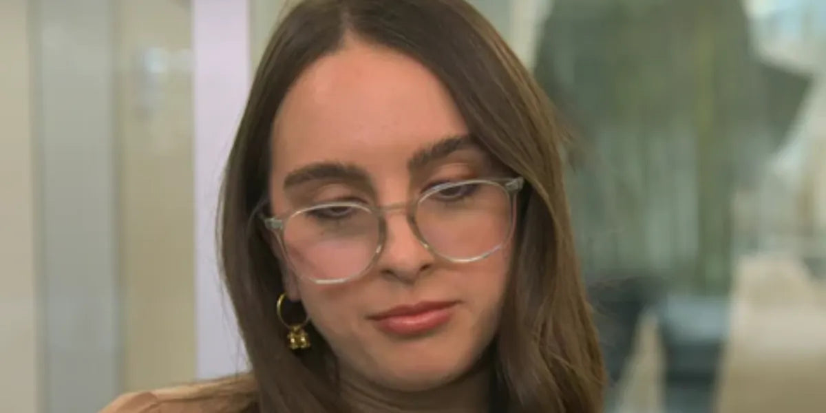 Reality TV personality Alexia Umansky, daughter of Kyle Richards and Mauricio Umansky, was seen wearing transparent Oliver Peoples Finley Vintage OV5397U 1669 optical glasses in Buying Beverly Hills.