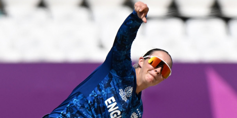 Cricketer Alice Capsey was seen wearing white Oakley Sutro Lite S OO9496 02 Prizm sunglasses during the ICC Women's Cricket World Cup India 2025 match between England and New Zealand. Shop online now on Pretavoir