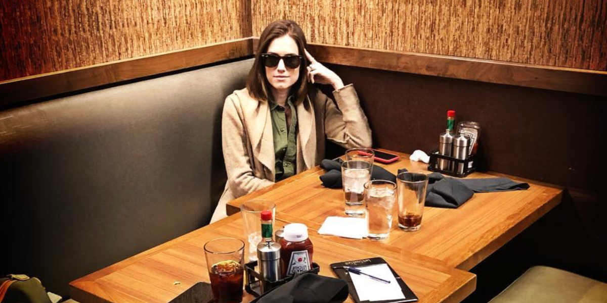 Allison Williams was seen wearing the iconic Ray-Ban Wayfarer 2140 901 Black sunglasses in 54mm in her Instagram post