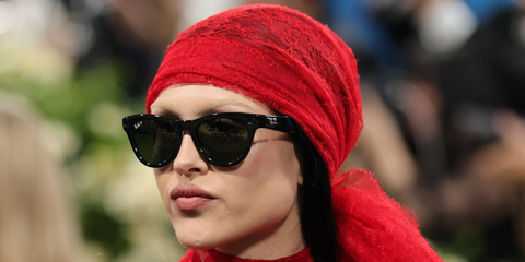 Amelia Gray Hamlin was seen wearing black Ray-Ban Meta Skyler RW4010 601/9A Polarised Smart Glasses at the 2025 Met Gala