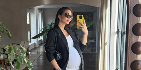 Pregnant Amy Jackson was seen wearing Bottega Veneta BV1348S 001 sunglasses in her social media mirror selfie