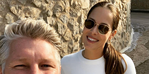 Serbian former professional tennis player ana Ivanovic was seen wearing gold Ray-Ban Hexagonal RB 3548N 001/58 Polarised sunglasses in January 2011. Shop online now on Pretavoir