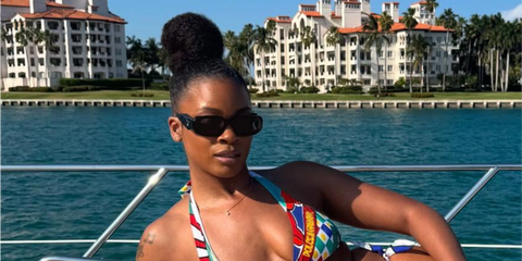 R&B singer Ari Lennox was seen wearing black Prada PR 17WS 1AB5S0 Symbole Sunglasses in her Instagram post, March 2025. Shop online now on Pretavoir
