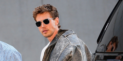 Austin Butler was seen wearing American Optical Original Pilot C2 BT CL GYN Silver sunglasses in New York City. Shop online now on Pretavoir