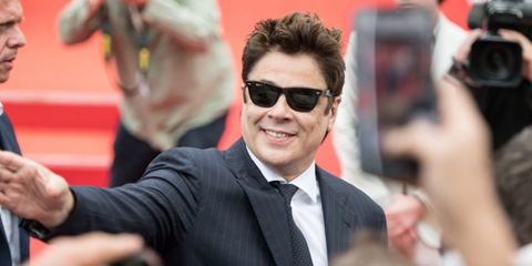 Seasoned actor Benicio del Toro was seen wearing the iconic Ray-Ban Wayfarer 2140 901 Black sunglasses at the 2022 Cannes Film Festival
