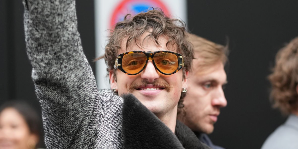 Benson Boone was seen wearing yellow tortoiseshell Dolce&Gabbana DG4499 3330/85 sunglasses with yellow lenses at the Dolce & Gabbana Menswear Fall/Winter 2026 fashion show during Milan Men's Fashion Week