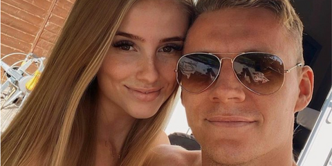 German footballer Bernd Leno was seen wearing ruthenium Ray-Ban Aviator 3025 004/51 Grey/Brown Gradient sunglasses in his wife Sophie Christin's Instagram post.