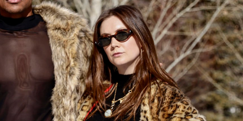Actress Billie Lourd was seen wearing tortoiseshell Saint Laurent SL 567 002 oval sunglasses with green lenses at the St. Regis World Snow Polo Championships in Aspen, Colorado, December 2024. Shop online now on Pretavoir