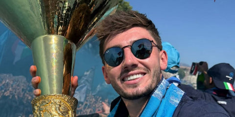 Scottish footballer Billy Gilmour was seen wearing black Ray-Ban Round Metal RB 3447 9199/31 sunglasses while celebrating SSC Napoli's victory in Serie A, May 2025. Shop online now on Pretavoir