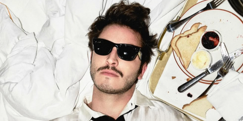 Turkish actor Boran Kuzum was seen wearing black Ray-Ban Wayfarer Puffer RB 4940 601/87 sunglasses in New York City, shared through his Instagram post in November 2025.