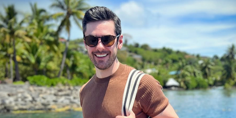 Pretty Little Liars actor Brendan Robinson was seen wearing tortoiseshell Tom Ford Dante TF834 52J round sunglasses in his Instagram post, September 2024. Shop online now on Pretavoir