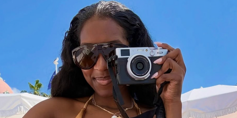 Television actress Carlacia Grant was seen wearing dark tortoise Tom Ford Bronson TF1044 52N sunglasses in her Instagram post, August 2026.