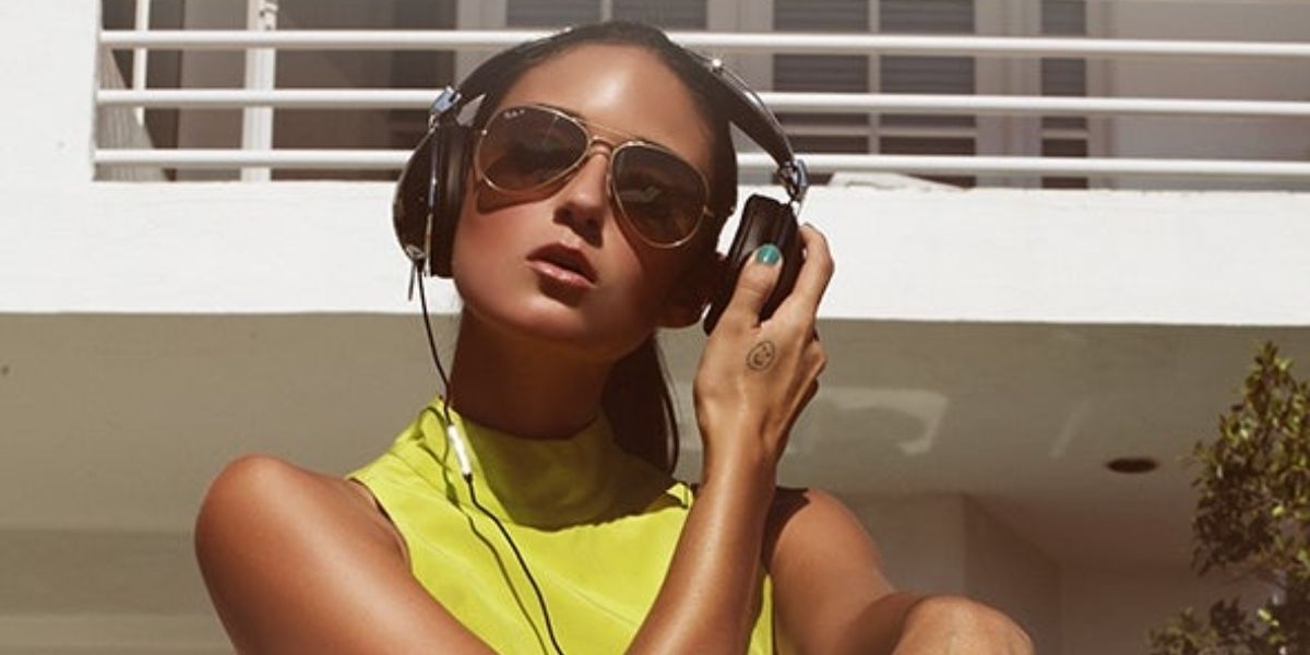 Actress, DJ, and entrepreneur Caroline D'Amore was seen wearing gold Ray-Ban Aviator 3025 001/57 sunglasses with brown Polarised lenses.