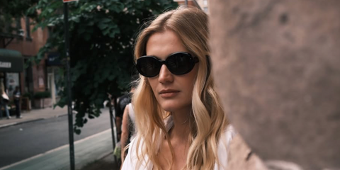 Brazilian model and Ronaldo's wife Celina Locks was seen wearing black Loewe LW40147I 01A sunglasses in New York City, July 2025. Shop online now on Pretavoir