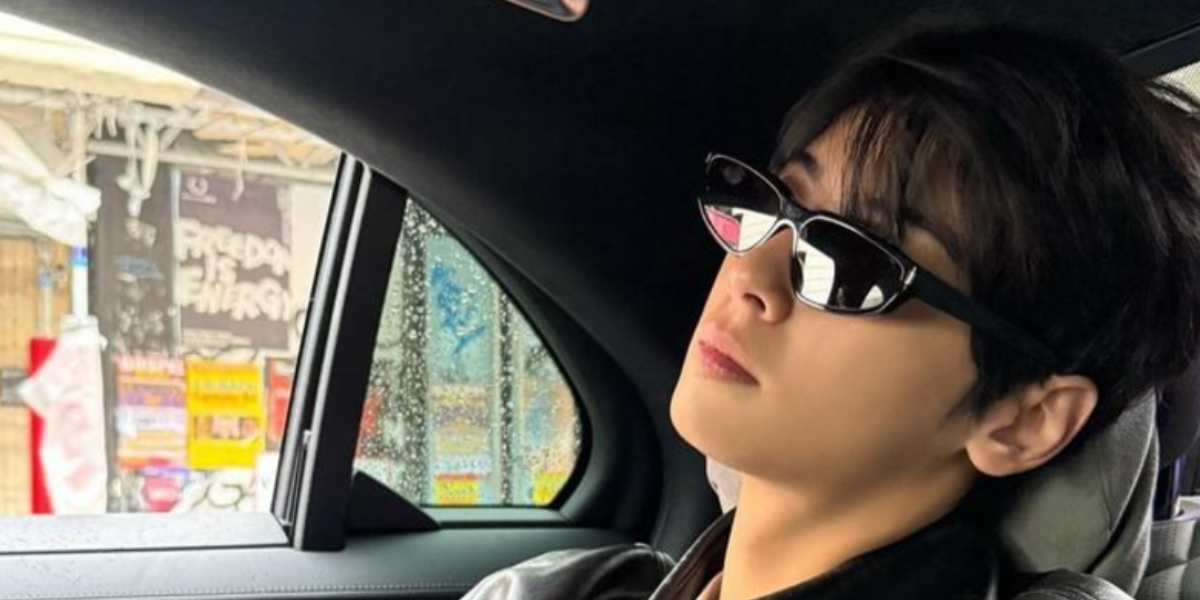 Cha Eun Woo wearing the Saint Laurent SL 634 001 in his Instagram update from 26th September in Paris, France.