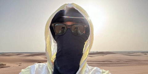 South Korean actress Cha Joo-young was seen wearing shiny black Ray-Ban Folding Wayfarer 4105 601 sunglasses during her trip to Sahara Desert in August 2024, shared on Instagram. Shop online now on Pretavoir