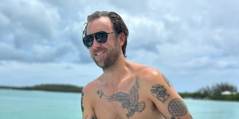 Charles Kelley was seen wearing black Ray-Ban RB 4376 601/71 aviator sunglasses in his Instagram post