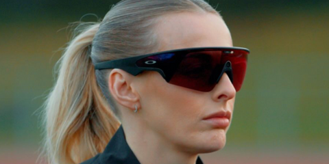 Professional footballer Chloe Kelly was seen wearing black Oakley Meta Vanguard OW8001 01 Prizm Smart Glasses in her Instagram reel, January 2026.