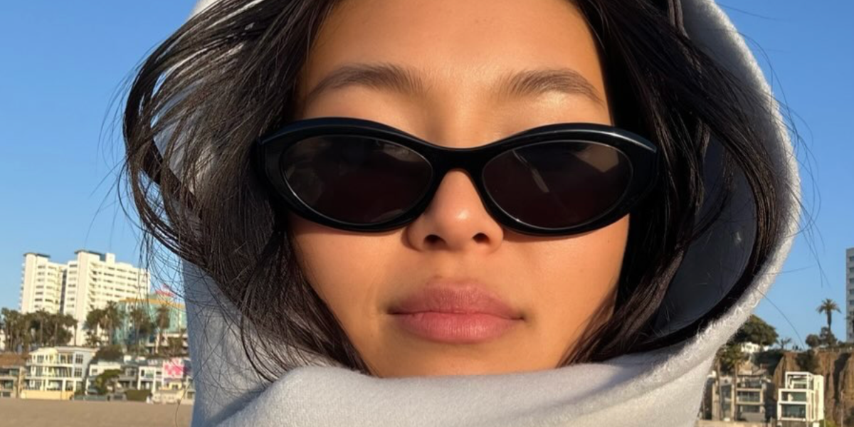 American Olympic snowboarder Chloe Kim was seen wearing black Prada PR 26ZS 16K08Z sunglasses in her Instagram post