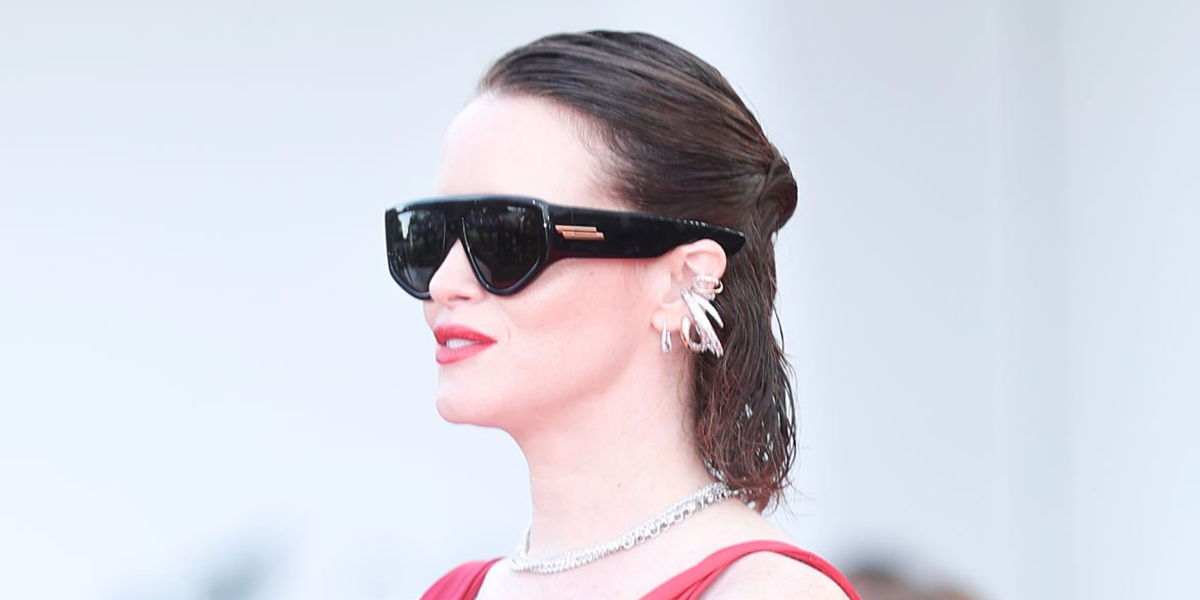 Claire Foy was seen wearing black Bottega Veneta BV1492S 001 shield sunglasses at the 83rd Venice Film Festival, September 2026.
