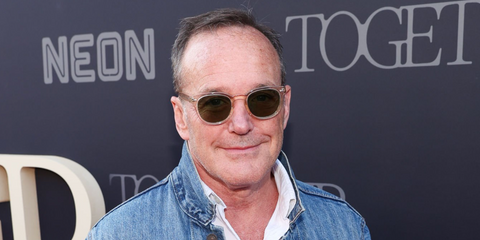 Actor and director Clark Gregg was seen wearing transparent Oliver Peoples Sheldrake Sun OV5036S 1580/52 sunglasses at the Los Angeles premiere of "Together", July 2025. Shop online now on Pretavoir