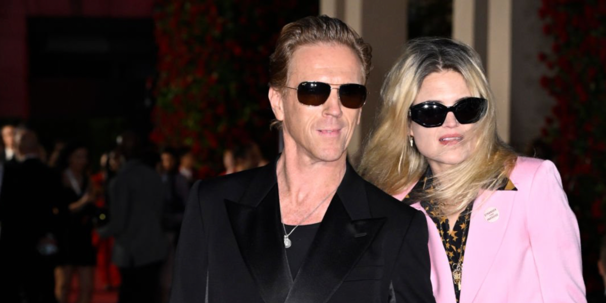British actor and musician Damian Lewis was seen wearing Maui Jim Wiki Wiki GS246-17 sunglasses at the 2023 Vogue World: London. Shop online now on Pretavoir