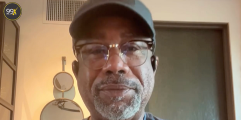 Singer and musician Darius Rucker was seen wearing mock tortoiseshell Ray-Ban Clubmaster Optical RB 5154 8058 glasses in an interview with The Morning X, October 2025.
