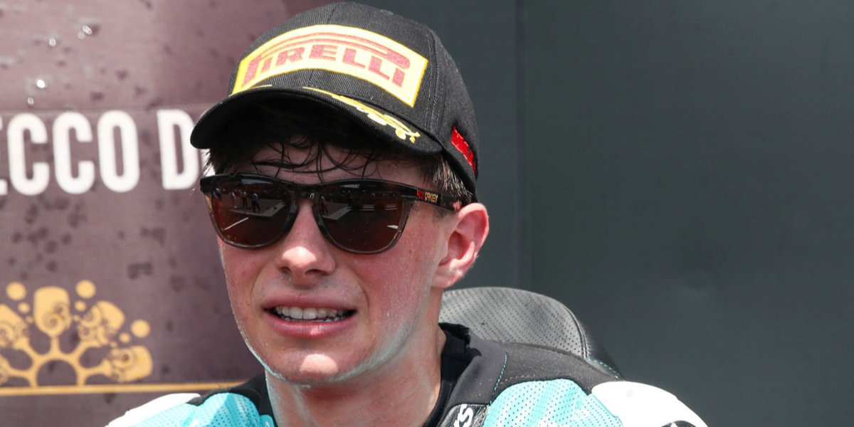Colombian motorcycle racer David Alonso was seen wearing tortoiseshell Oakley Frogskins Range OO9284 07 sunglasses with Prizm tungsten Polarised lenses at the MotoGP of Czechia 2026.