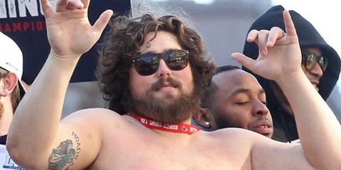 American football centre David Andrews of New England Patriots was seen wearing Ray-Ban 4147 601/58 Polarised sunglasses. Shop online now on Pretavoir