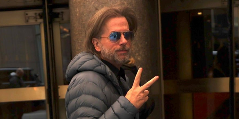 Actor and comedian David Spade was seen wearing gold Ray-Ban Aviator 3025 001/3F Blue Gradient sunglasses at the Saturday Night Live 50th Anniversary Show rehearsal in New York City, February 2025. Shop online now on Pretavoir