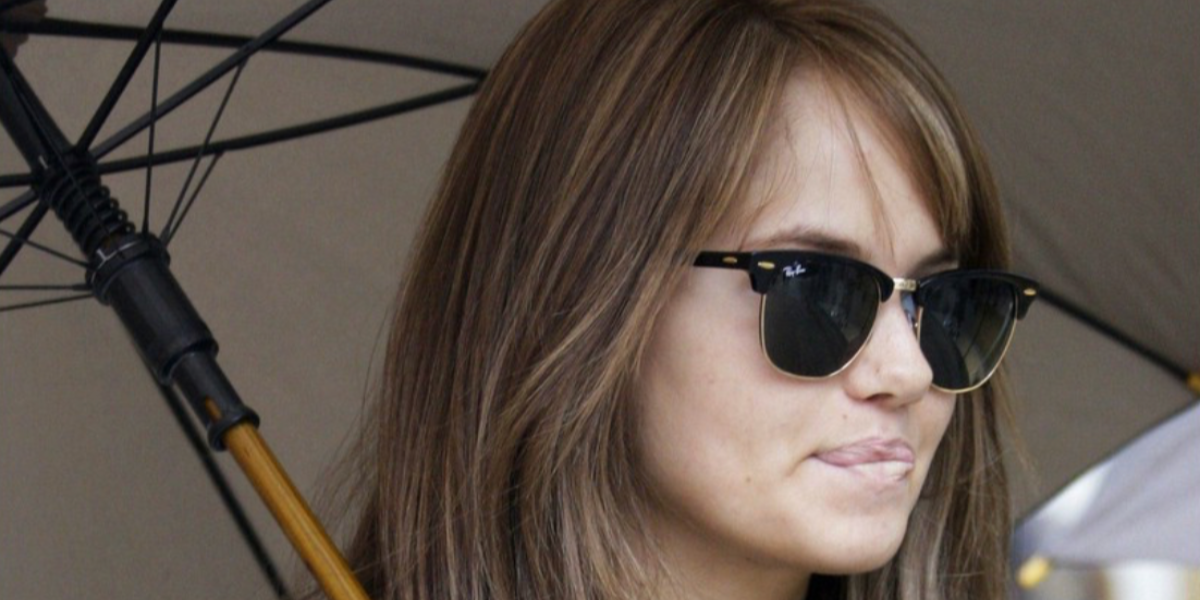 Debby Ryan was seen wearing the iconic Ray-Ban Clubmaster 3016 W0365 Black half-rim sunglasses in Vancouver. Shop online now on Pretavoir