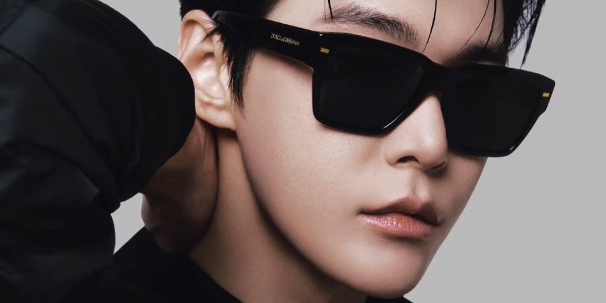 South Korean singer Doyoung of NCT was seen wearing black Dolce&Gabbana DG4431 501/87 sunglasses in the Dolce & Gabbana Fall/Winter 2023 campaign. Shop online now on Pretavoir