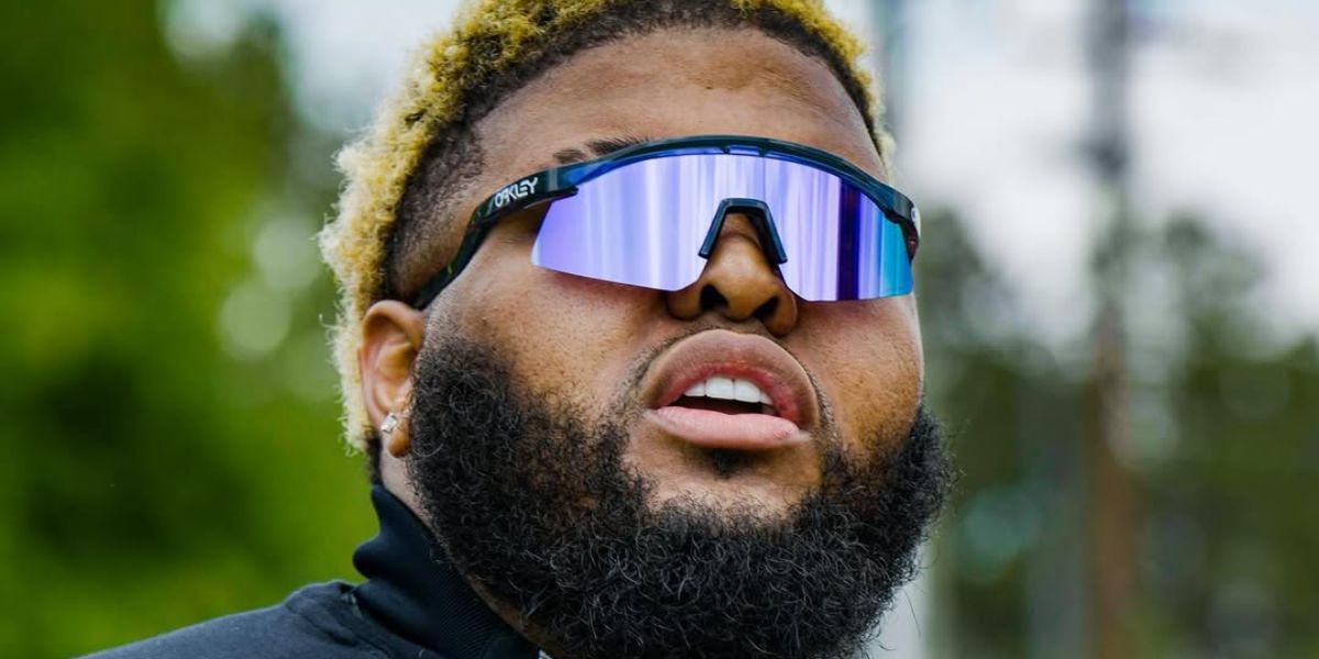American comedian Druski was seen wearing translucent blue Oakley Hydra OO9229 07 Prizm sunglasses, photographed by Josh Ceranic in May 2024. Shop online now on Pretavoir