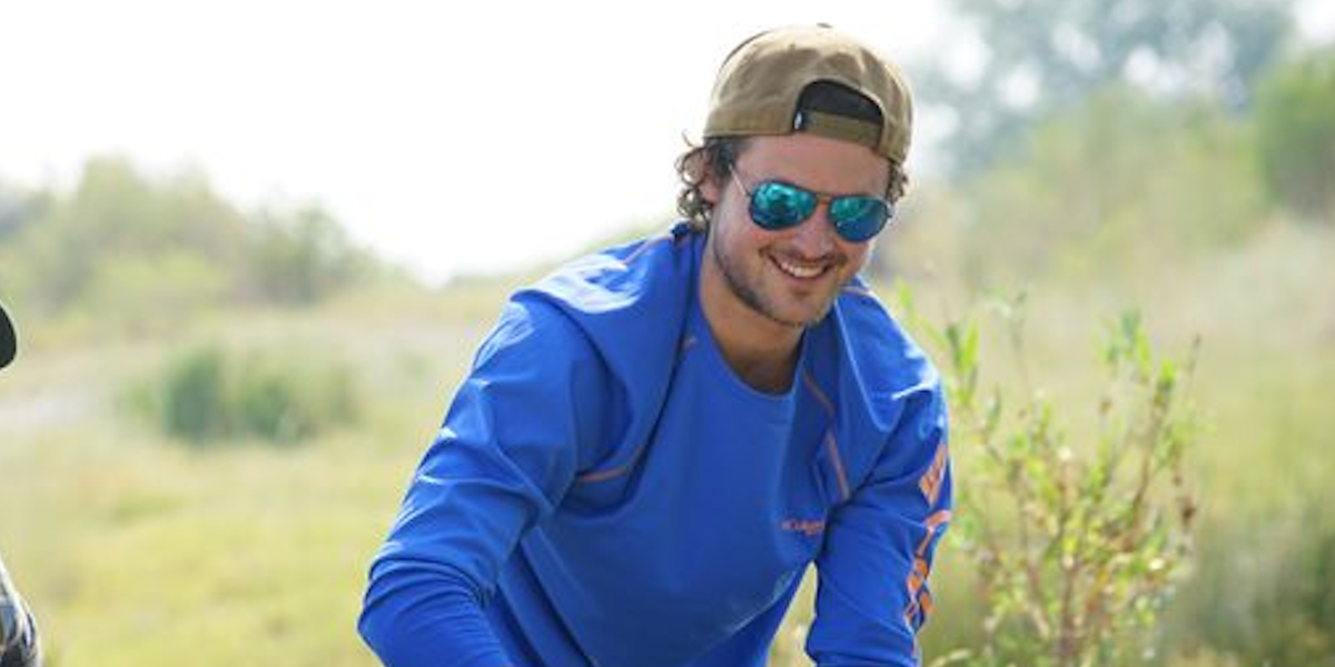 Dylan Efron was seen wearing black and brown Ray-Ban Aviator Large Metal RB 3025 002/4O sunglasses with blue violet mirror lenses