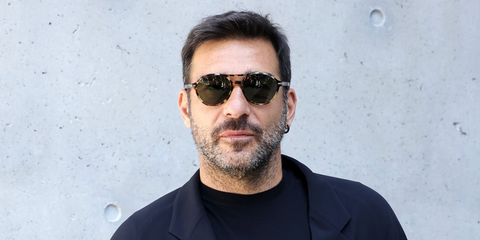Italian actor Edoardo Leo was seen wearing yellow tortoiseshell Giorgio Armani AR8236U 6232/14 sunglasses with green lenses at the Giorgio Armani Menswear Spring/Summer 2026 fashion show during Milan Men's Fashion Week. Shop online now on Pretavoir