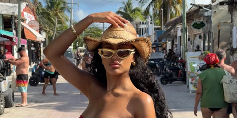 Television personality Ella Thomas of Love Island was seen wearing yellow and silver Bottega Veneta BV1211S 001 sunglasses in Mexico, shared through her Instagram post in January 2026.