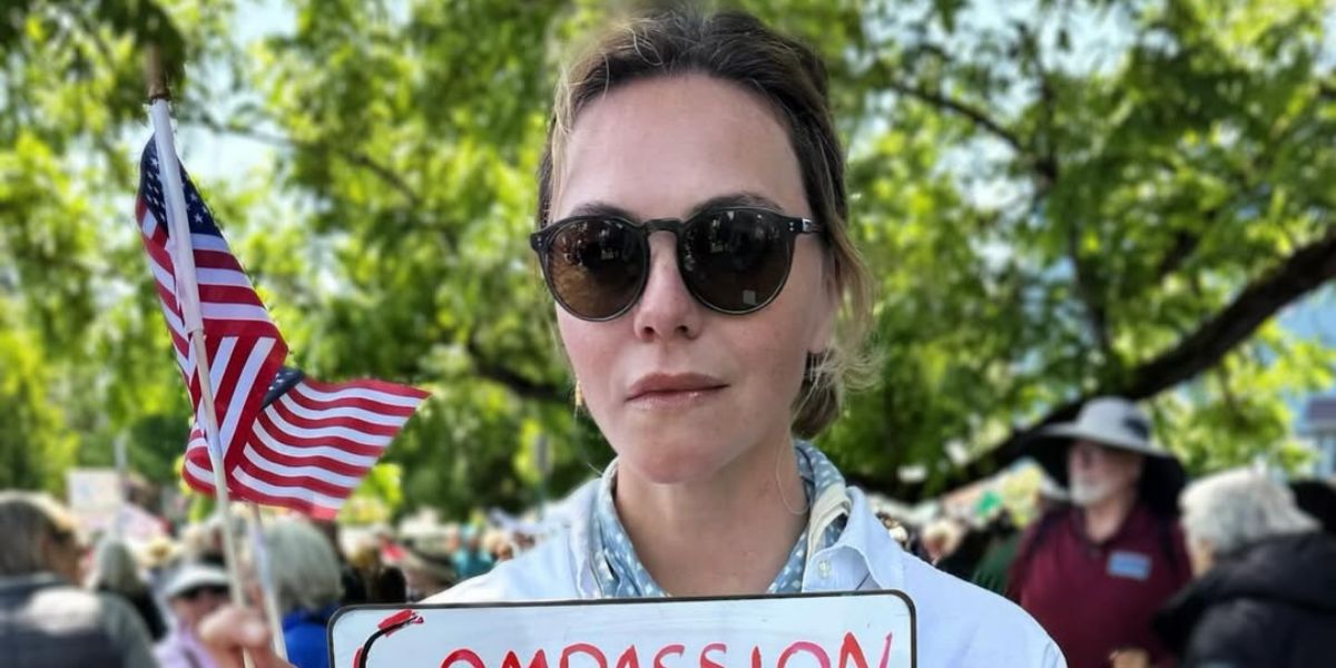 Actress Eloise Mumford was seen wearing black Oliver Peoples O'Malley Sun OV5183S 1005/P1 Black Polarised sunglasses in her Instagram post, June 2025. Shop online now on Pretavoir
