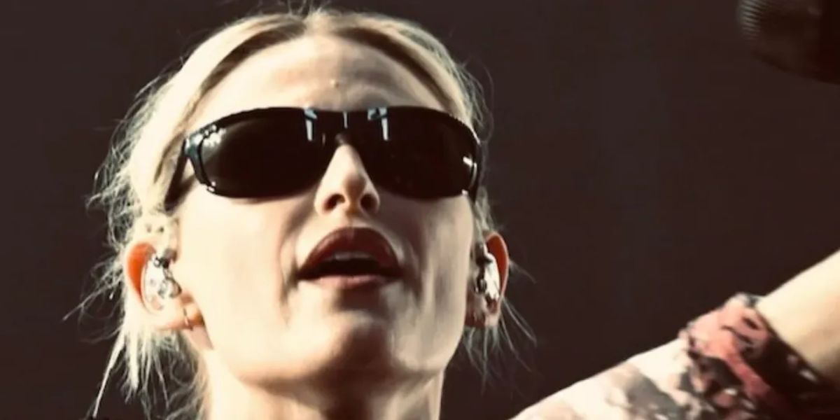Emily Armstrong was seen wearing black Ray-Ban Daddy-O RB 2016 601/31 sunglasses onstage during the European leg of Linkin Park From Zero World Tour 2025. Shop online now on Pretavoir