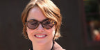 Emma Stone was seen wearing tortoiseshell Persol Loris 3378S 1052/53 oval sunglasses at the Telluride Film Festival 2025 in Colorado. Shop online now on Pretavoir