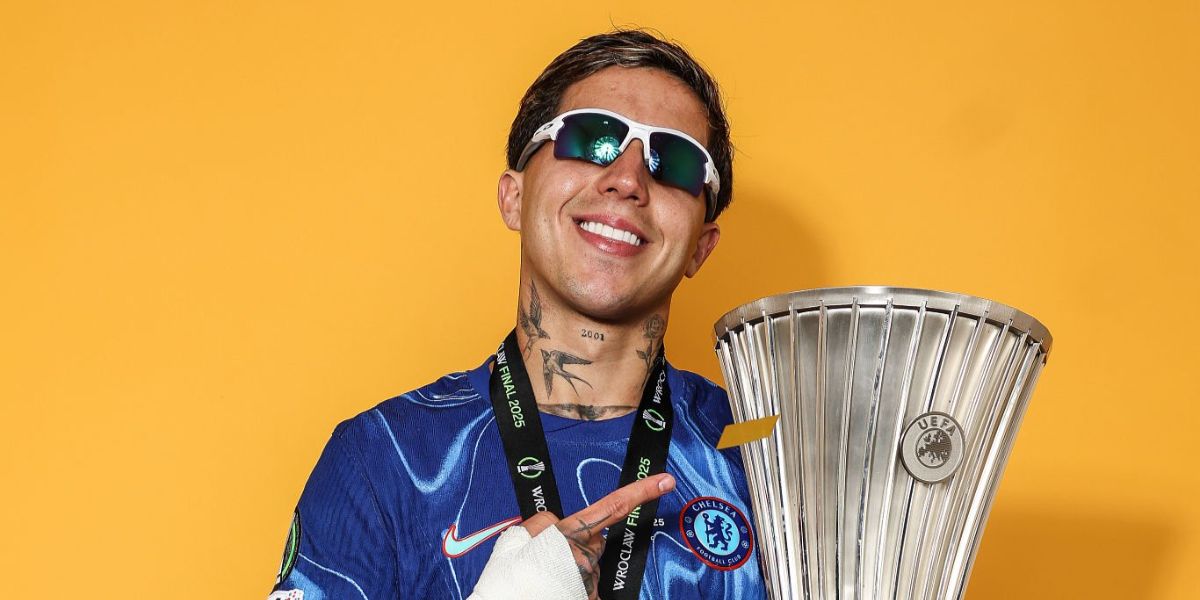 Argentine footballer Enzo Fernandez of Chelsea FC was seen wearing white Oakley Flak 2.0 XL OO9188 94 sunglasses for a photograph with the UEFA Conference League trophy during the Winners' Shoot after the team's victory in the UEFA Conference League Final 2025.