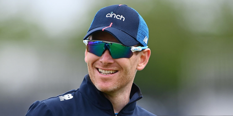 Cricketer Eoin Morgan was seen wearing white and blue Oakley Radar EV Path OO9208 57 sunglasses with prizm sapphire lenses at the T20 International Series Third T20I match between England and Sri Lanaka in Southampton, England, June 2021. Shop online now on Pretavoir